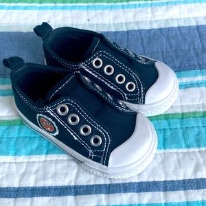 Gymboree Brand- toddle size 4- tennis shoe
